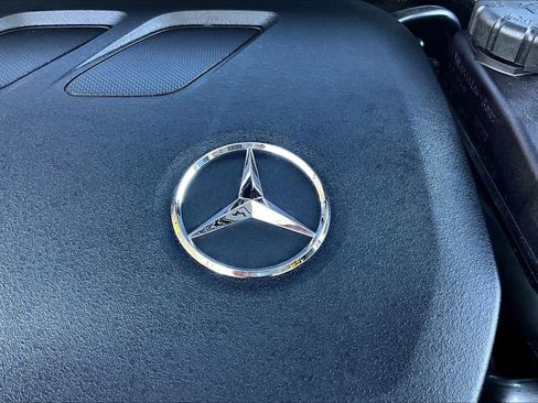 Used 2025 Mercedes-Benz GLB 250 image 31