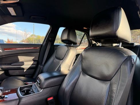 Used 2014 Chrysler 300 image 14