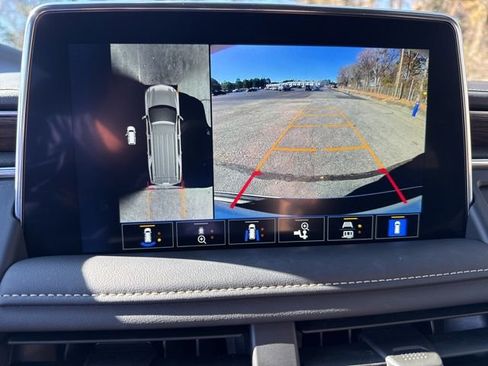 Used 2024 Chevrolet Suburban Premier image 21