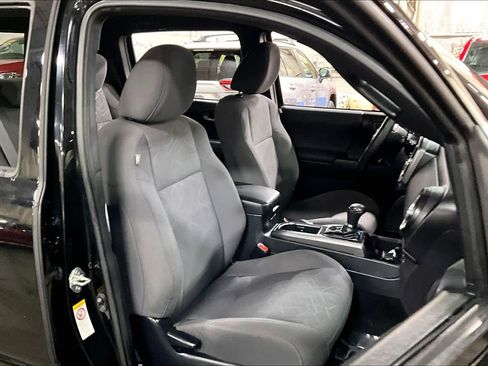 Used 2018 Toyota Tacoma TRD Off-Road w/ Technology Package image 9