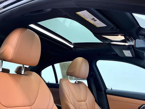 Used 2019 BMW 330i Sedan w/ M Sport Package image 14