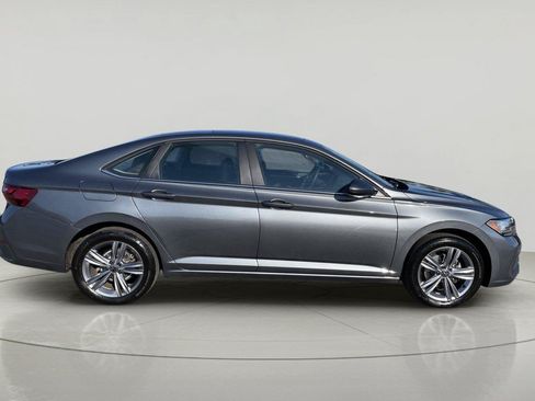 Used 2024 Volkswagen Jetta SE FWD image 8