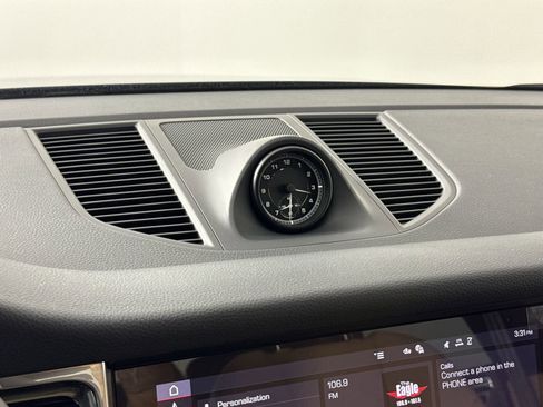 New 2025 Porsche Macan image 21