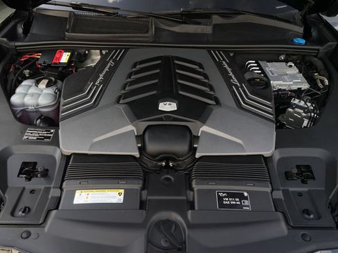 Used 2022 Lamborghini Urus AWD/4WD image 30