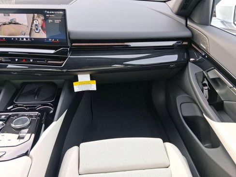 Used 2026 BMW 530i RWD image 28