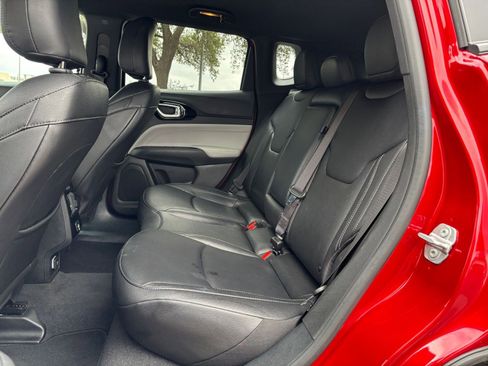 Used 2025 Jeep Compass Limited image 20