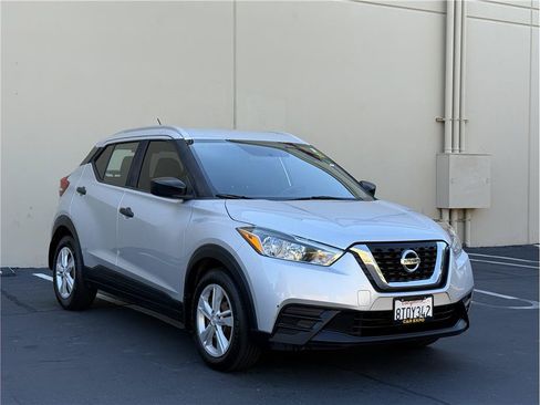 Used 2018 Nissan Kicks S FWD image 1