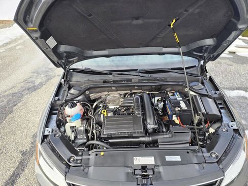 Used 2017 Volkswagen Jetta SE image 11