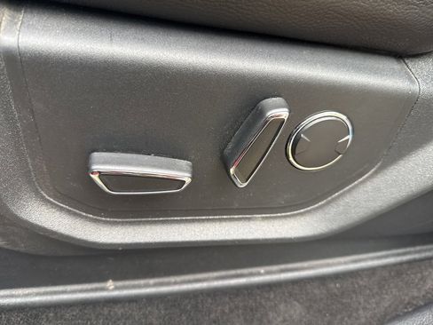 Used 2017 Ford F250 Lariat w/ Chrome Package image 28