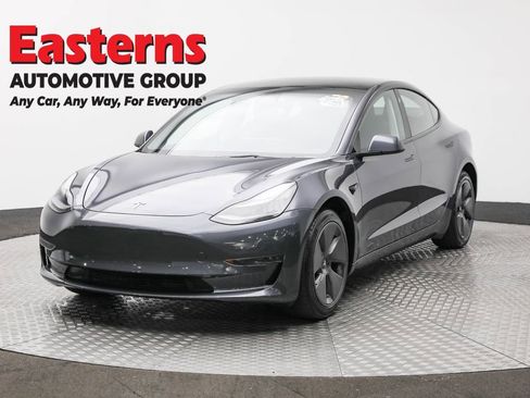 Used 2023 Tesla Model 3 Standard Range image 1