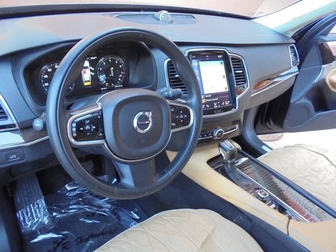Used 2016 Volvo XC90 T6 Momentum AWD/4WD image 9