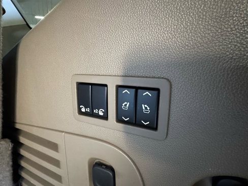 Used 2018 GMC Yukon SLT w/ Premium Edition image 28