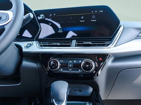 New 2026 Chevrolet Trax LT w/ LT Convenience Package FWD image 12