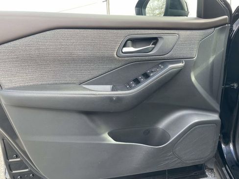 Used 2023 Nissan Rogue SV image 16