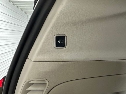 Used 2024 Chrysler Pacifica Touring-L FWD image 23