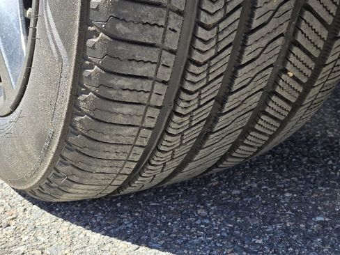 Used 2024 BMW X7 xDrive40i w/ Premium Package image 12