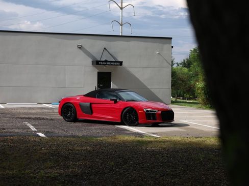 Used 2018 Audi R8 V10 plus w/ Full Leather Package image 7