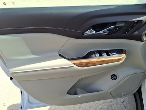 Used 2019 GMC Acadia Denali w/ Technology Package FWD image 16