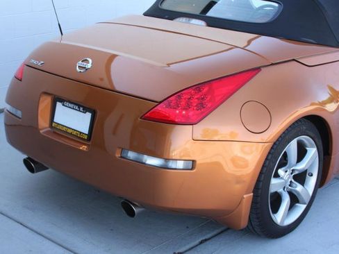 Used 2006 Nissan 350Z Touring RWD image 10