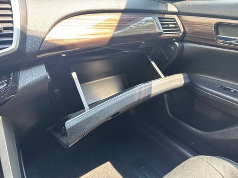 Used 2016 Honda Accord EX-L image 32