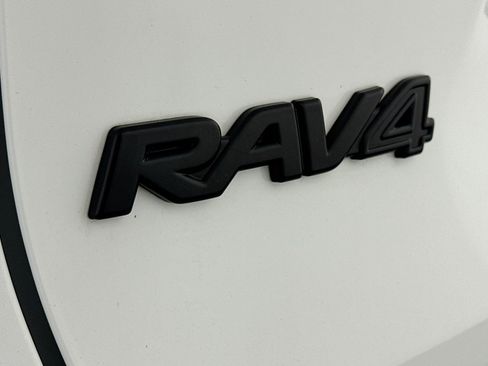 Used 2025 Toyota RAV4 XLE AWD/4WD image 9
