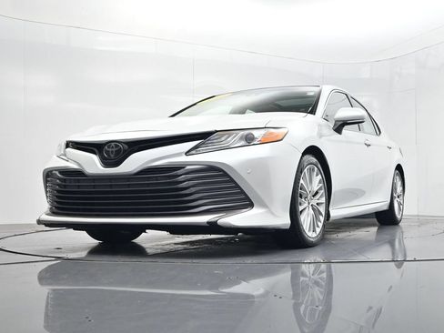Used 2018 Toyota Camry XLE FWD image 38
