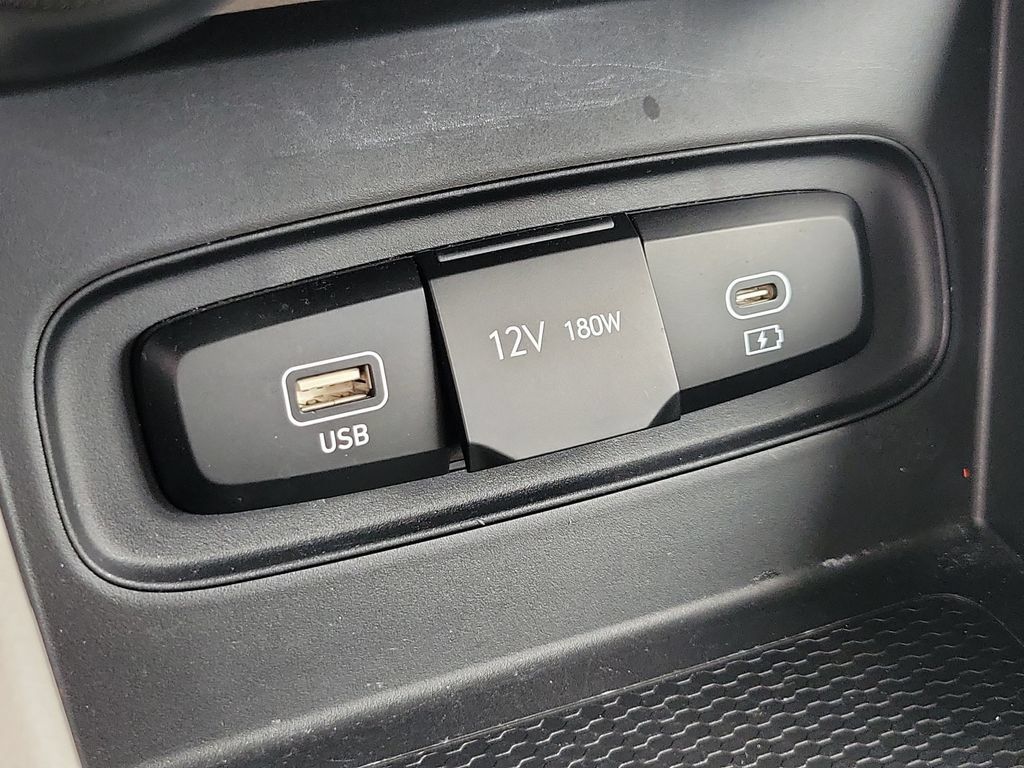 Used 2025 Hyundai Venue SEL FWD image 28