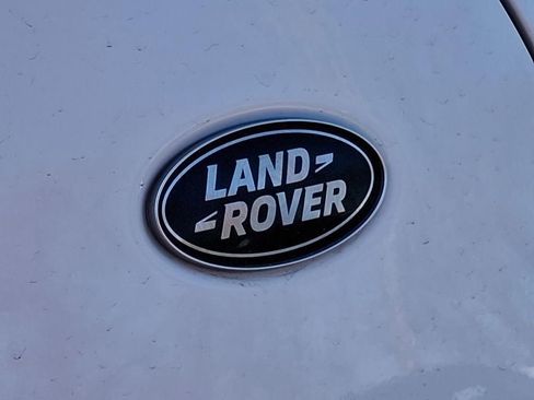 Used 2024 Land Rover Discovery S image 36