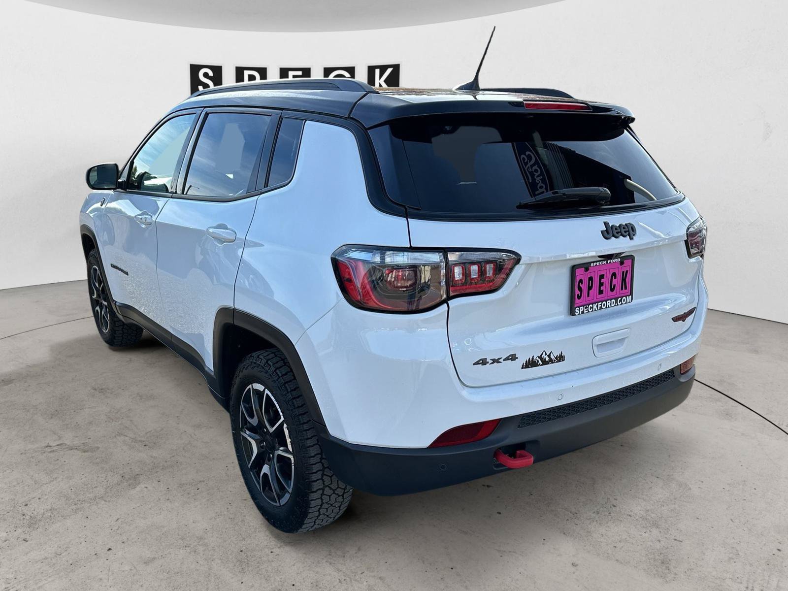 Used 2024 Jeep Compass Trailhawk AWD/4WD image 2