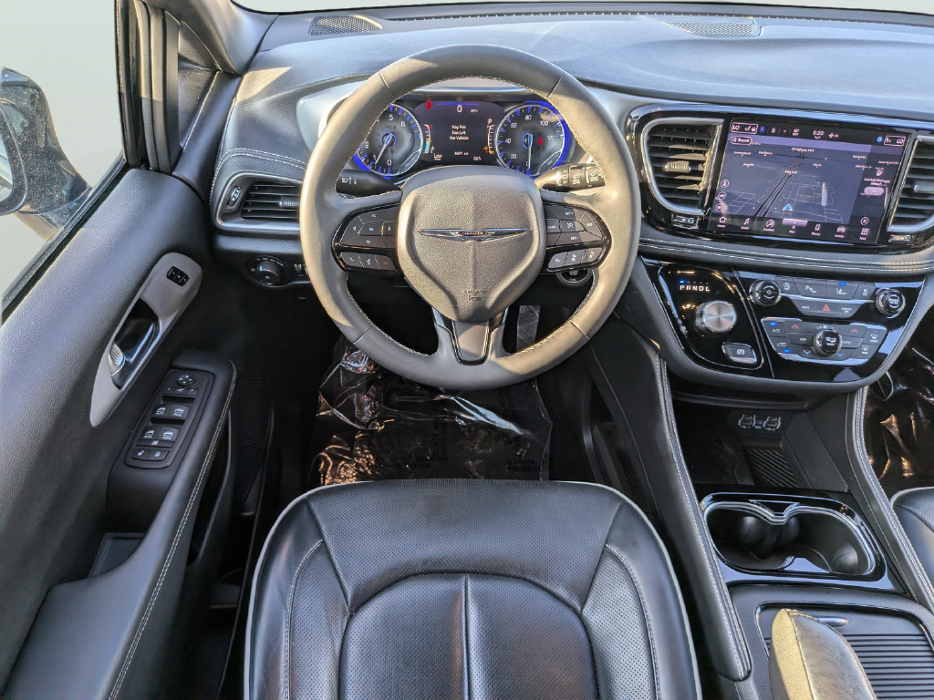 Used 2025 Chrysler Pacifica Limited FWD image 15