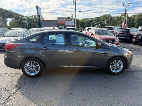 Used 2018 Ford Focus SE FWD image 8