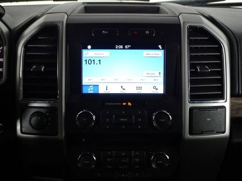 Used 2018 Ford F150 Lariat image 29