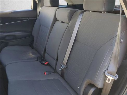 Used 2017 Kia Sorento FWD image 18