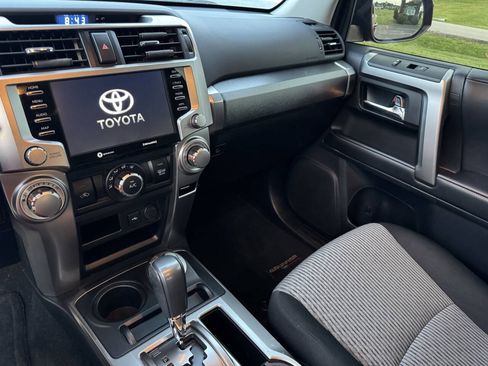 Used 2022 Toyota 4Runner SR5 AWD/4WD image 28