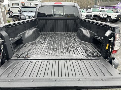 Used 2013 Toyota Tacoma 4x4 Access Cab V6 w/ SR5 Pkg image 12