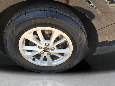 Used 2024 Kia Carnival LX FWD image 25
