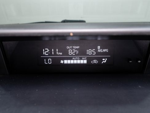 Used 2023 Subaru Crosstrek 2.0i Premium AWD/4WD image 17