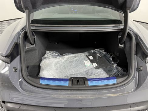 New 2025 Porsche Taycan image 24