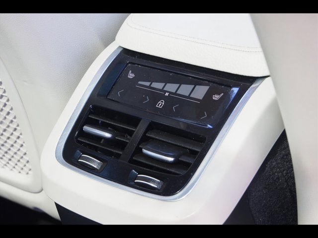 Used 2019 Volvo XC90 T6 Momentum w/ Protection Package Premier AWD/4WD image 17
