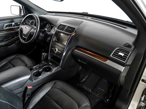 Used 2019 Ford Explorer Limited w/ Class III Trailer Tow Package FWD image 9