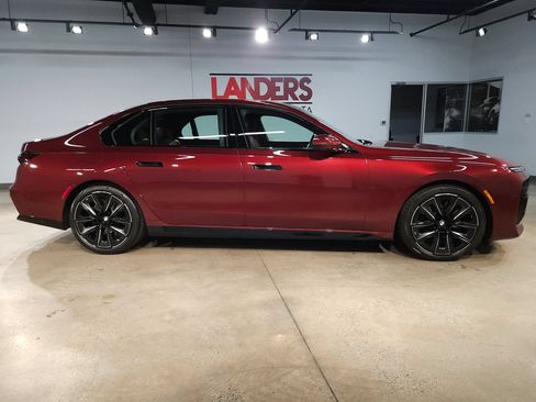 Used 2025 BMW 740i xDrive AWD/4WD image 8