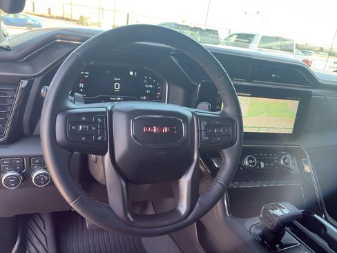 Used 2023 GMC Sierra 1500 AT4 w/ Technology Package AWD/4WD image 11
