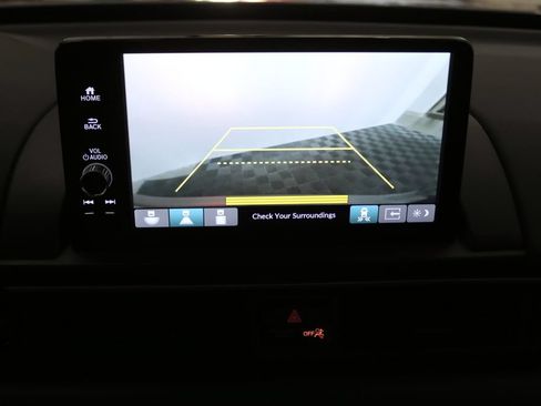 Used 2024 Honda Pilot Touring image 23