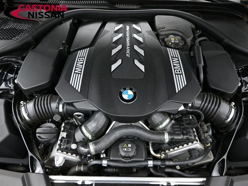 Used 2023 BMW M550i xDrive w/ Dynamic Handling Package image 25