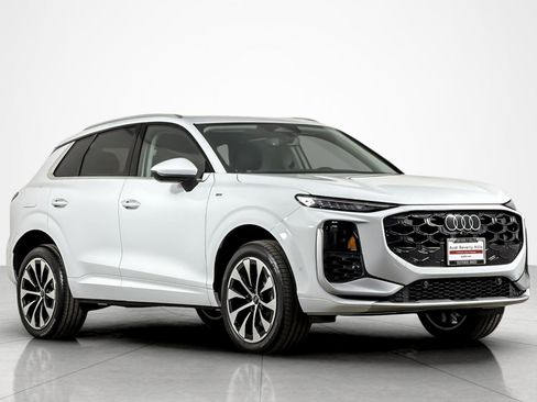 New 2026 Audi Q3 quattro 2.0T AWD/4WD image 2