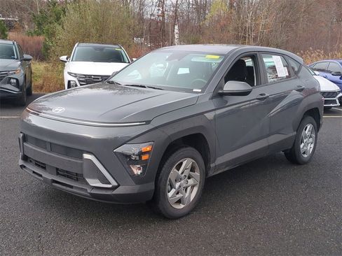 Certified 2025 Hyundai Kona SE image 7