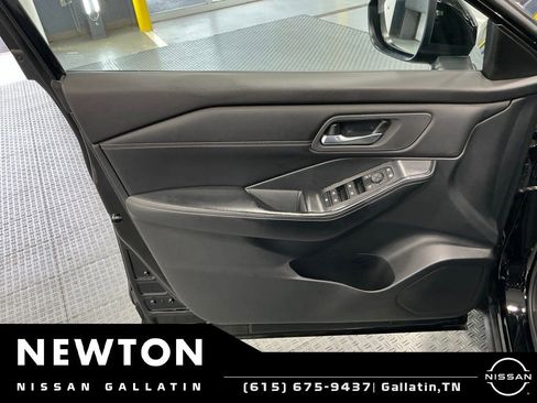 Used 2024 Nissan Rogue SV w/ SV Premium Package AWD/4WD image 35