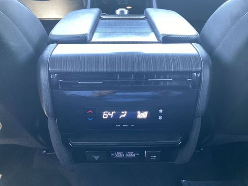 Used 2024 Jeep Wagoneer L Series II w/ Flexible Seating Group AWD/4WD image 21