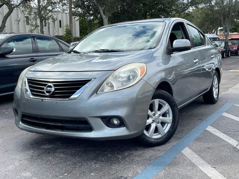 Used 2012 Nissan Versa SL image 2