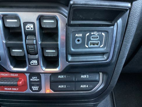 Used 2021 Jeep Gladiator Rubicon w/ Cold Weather Group image 23